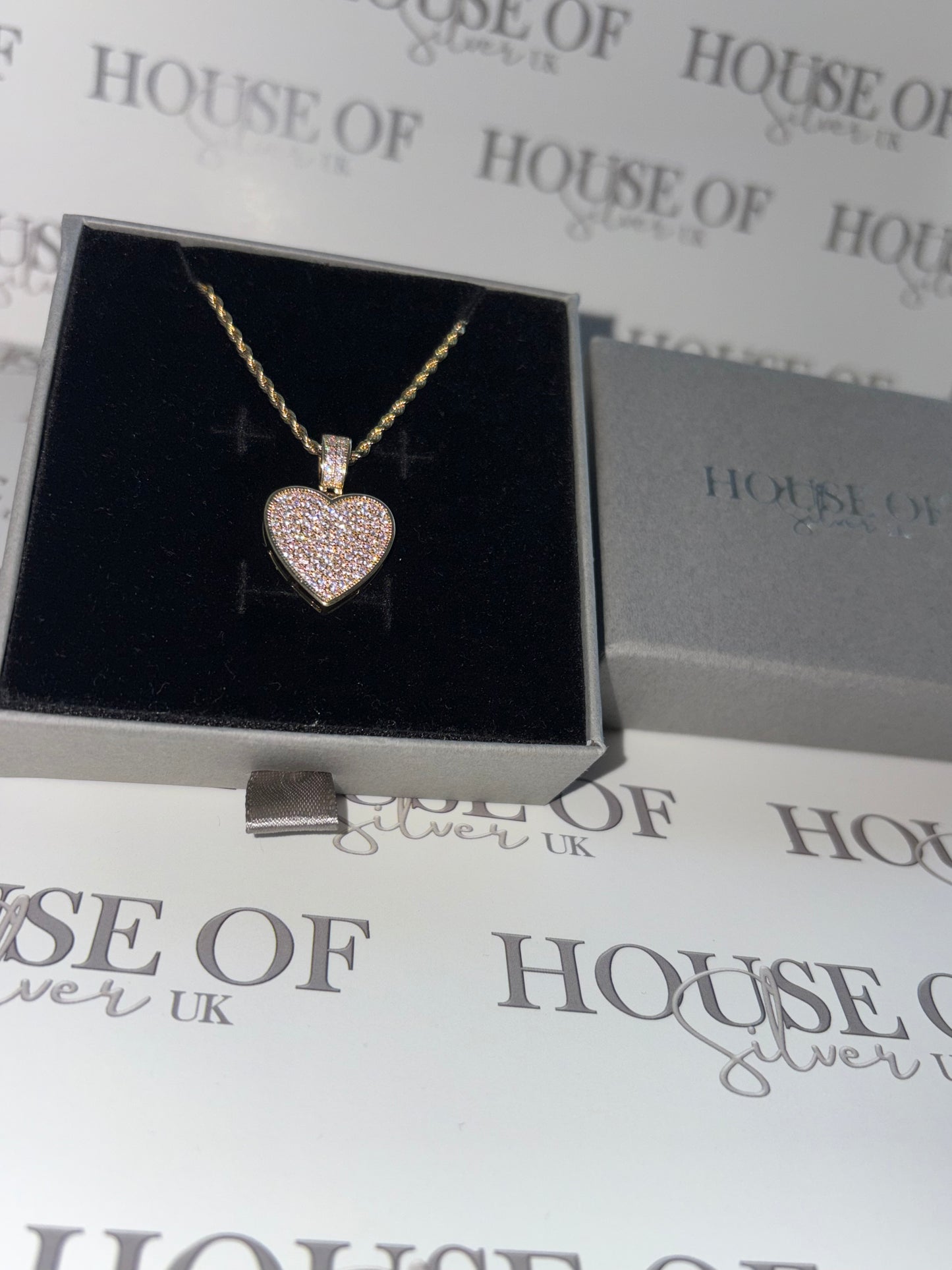 Diamond heart pendant with rope chain