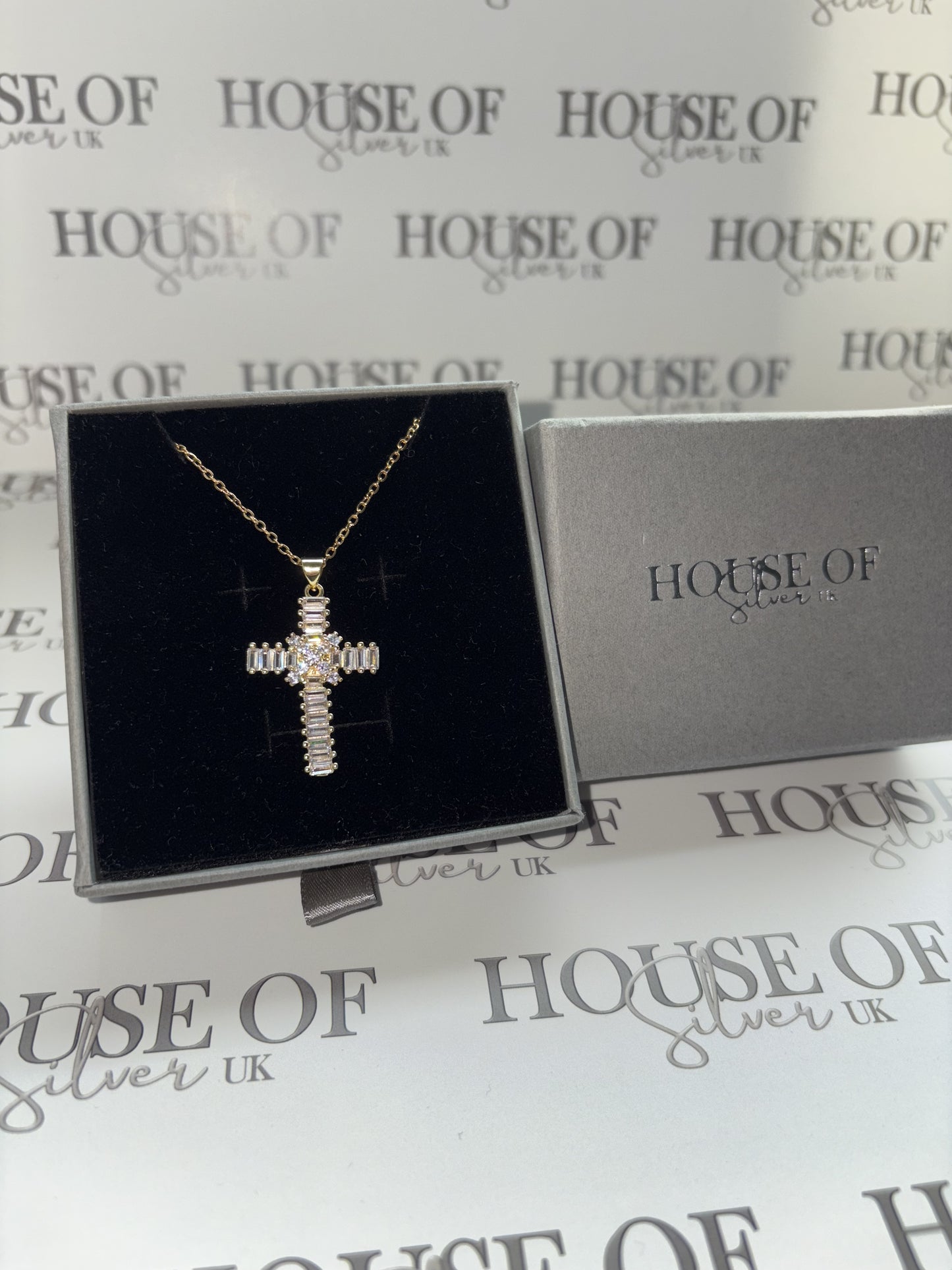 Cross pendant & chain